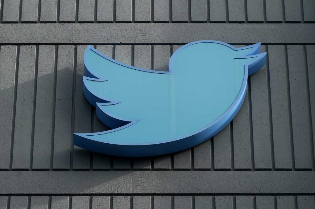 The Twitter Fanbase Accelerator: 10 Strategies to Boost Your Reach